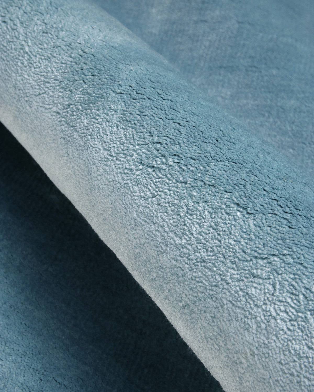 Handloomed 12mm pile providing a cloud-like feel underfoot, perfectly suited as a dining room or bedroom foundation.