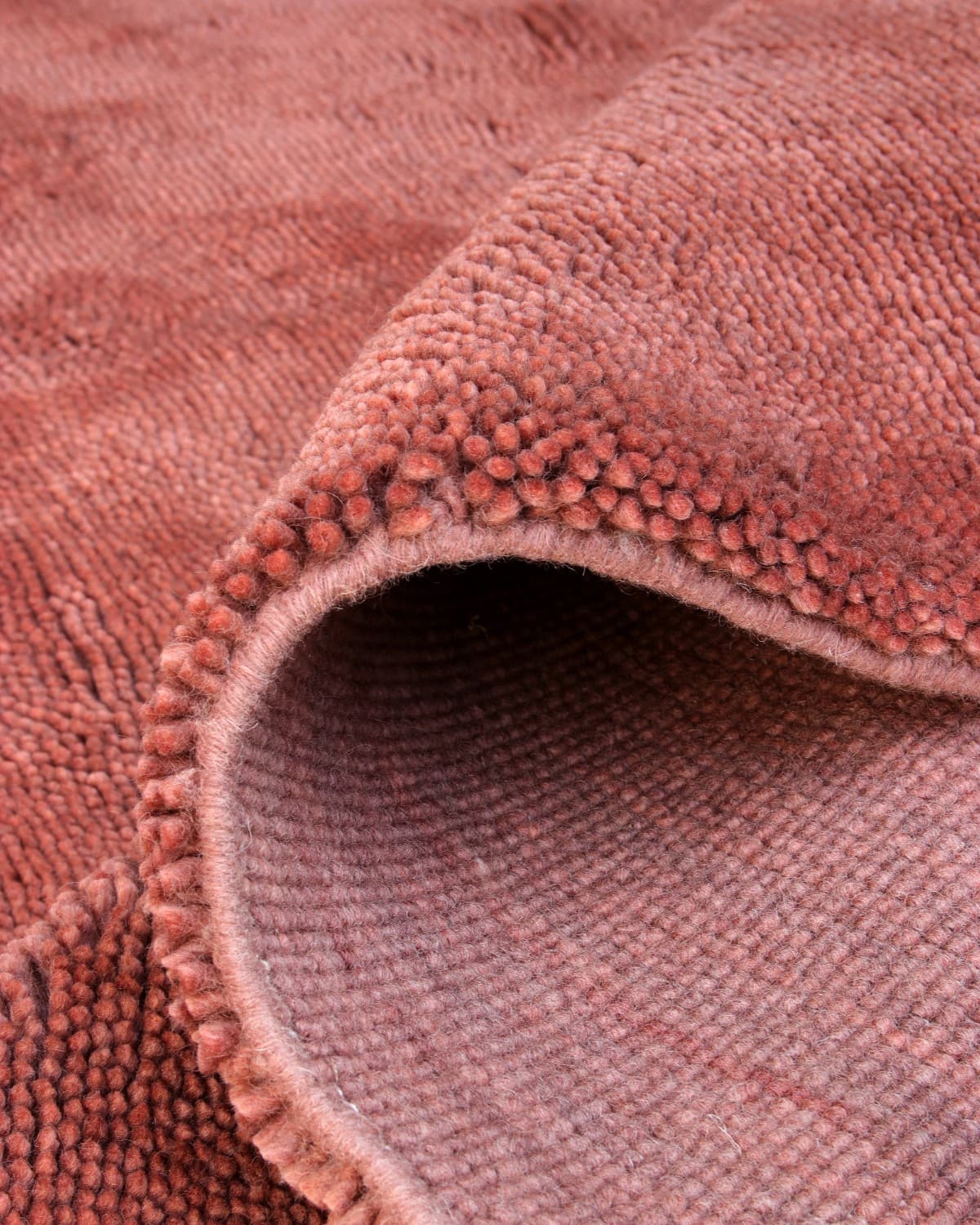 Folded edge revealing a sturdy canvas backing and a 25mm high pile. This artisan crafted design is GoodWeave Certified.