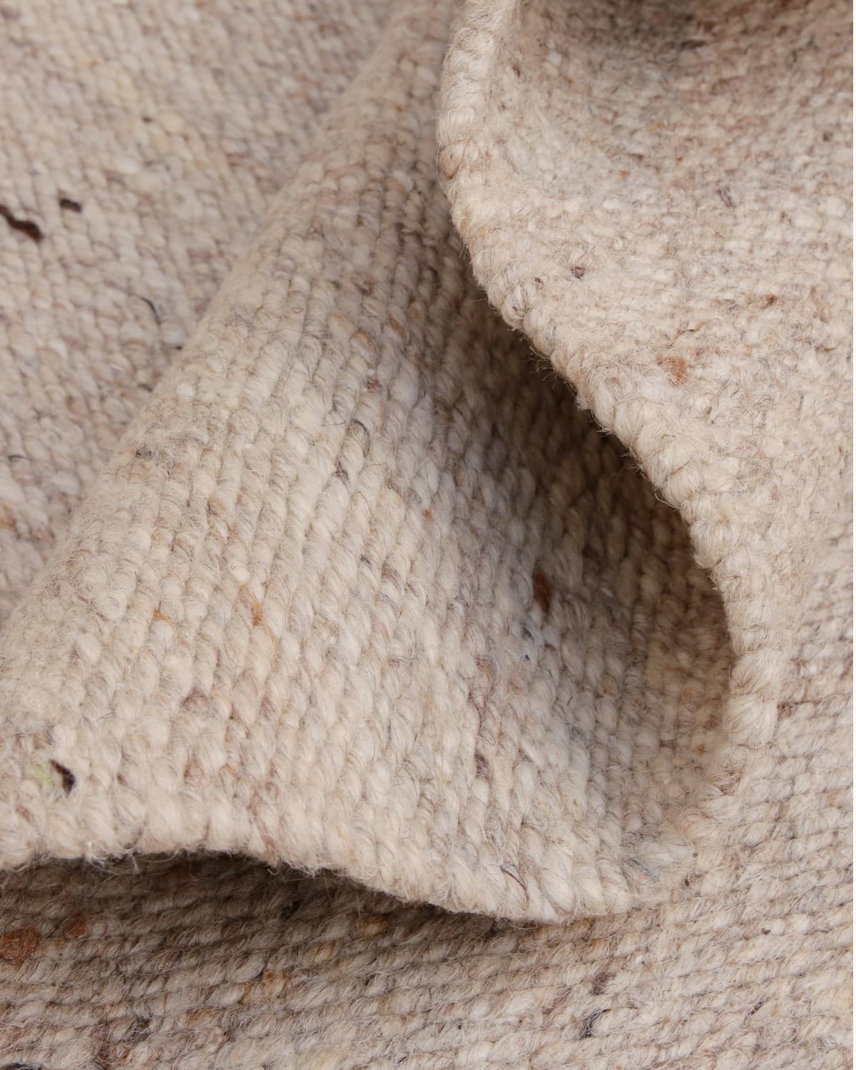 A soft drape highlights the resilient 12mm pile height, making this flatweave ideal for a busy living room, dining room, or study.