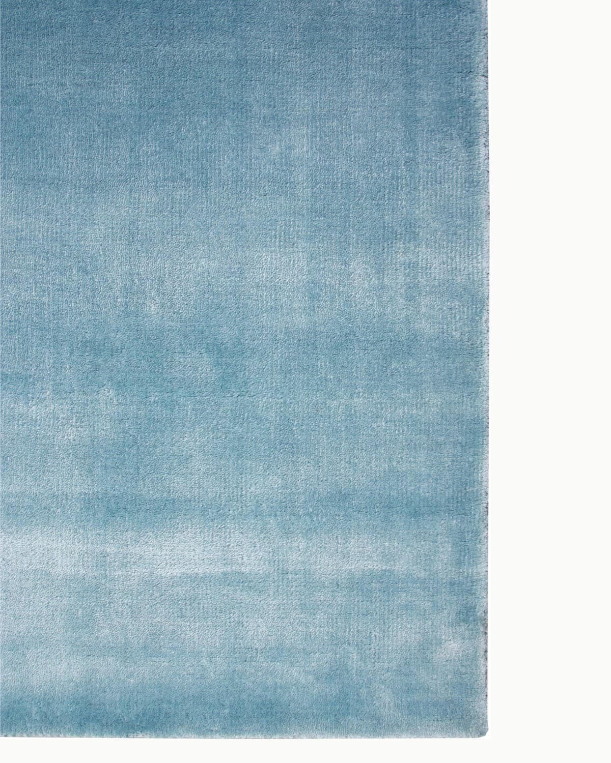 Flat view highlighting the secure edge binding and GoodWeave certified ethical construction, handmade in Bhadohi, India.