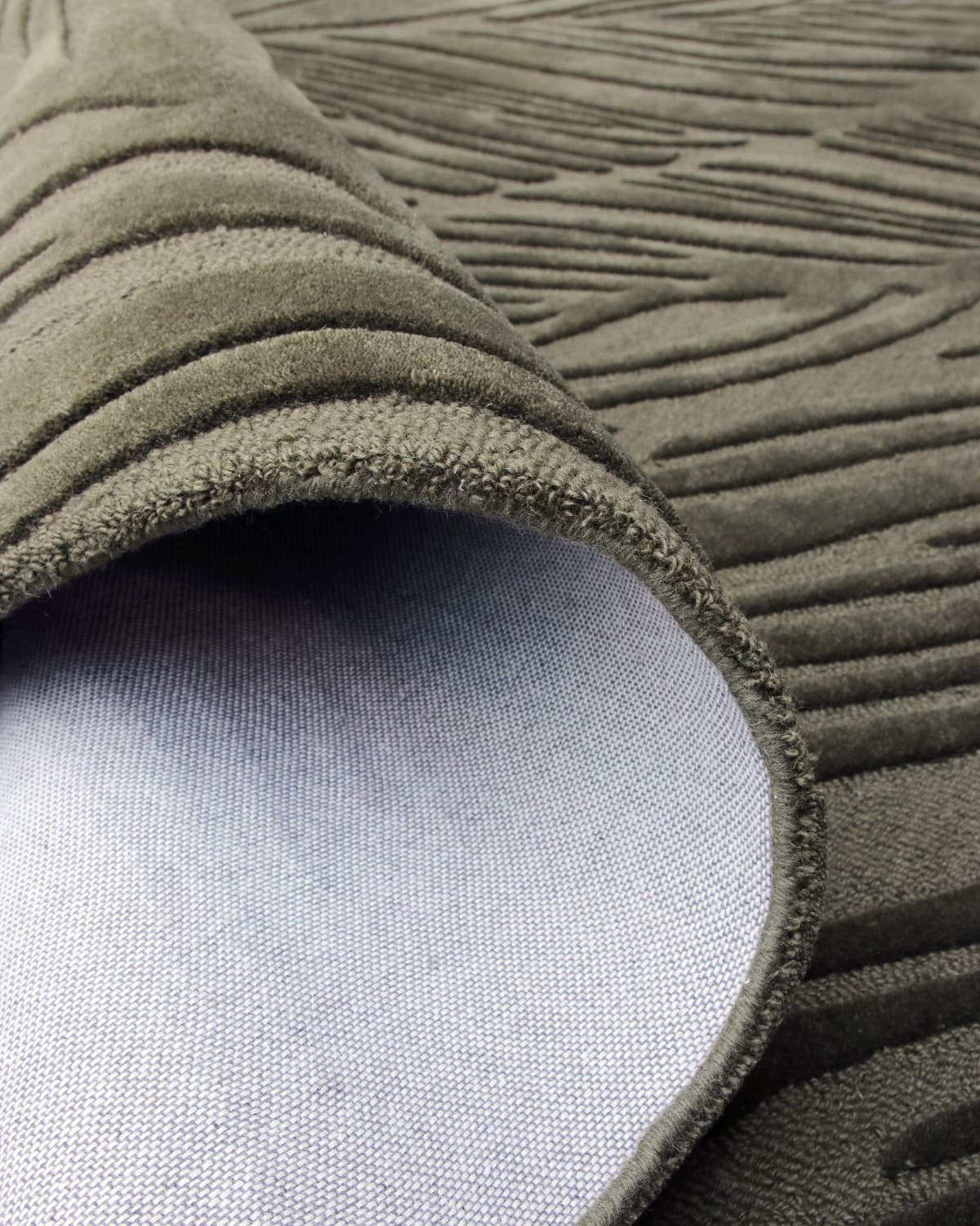 Rolled corner revealing edge finishing and backing. This ethically produced GoodWeave certified piece suits calm bedrooms.